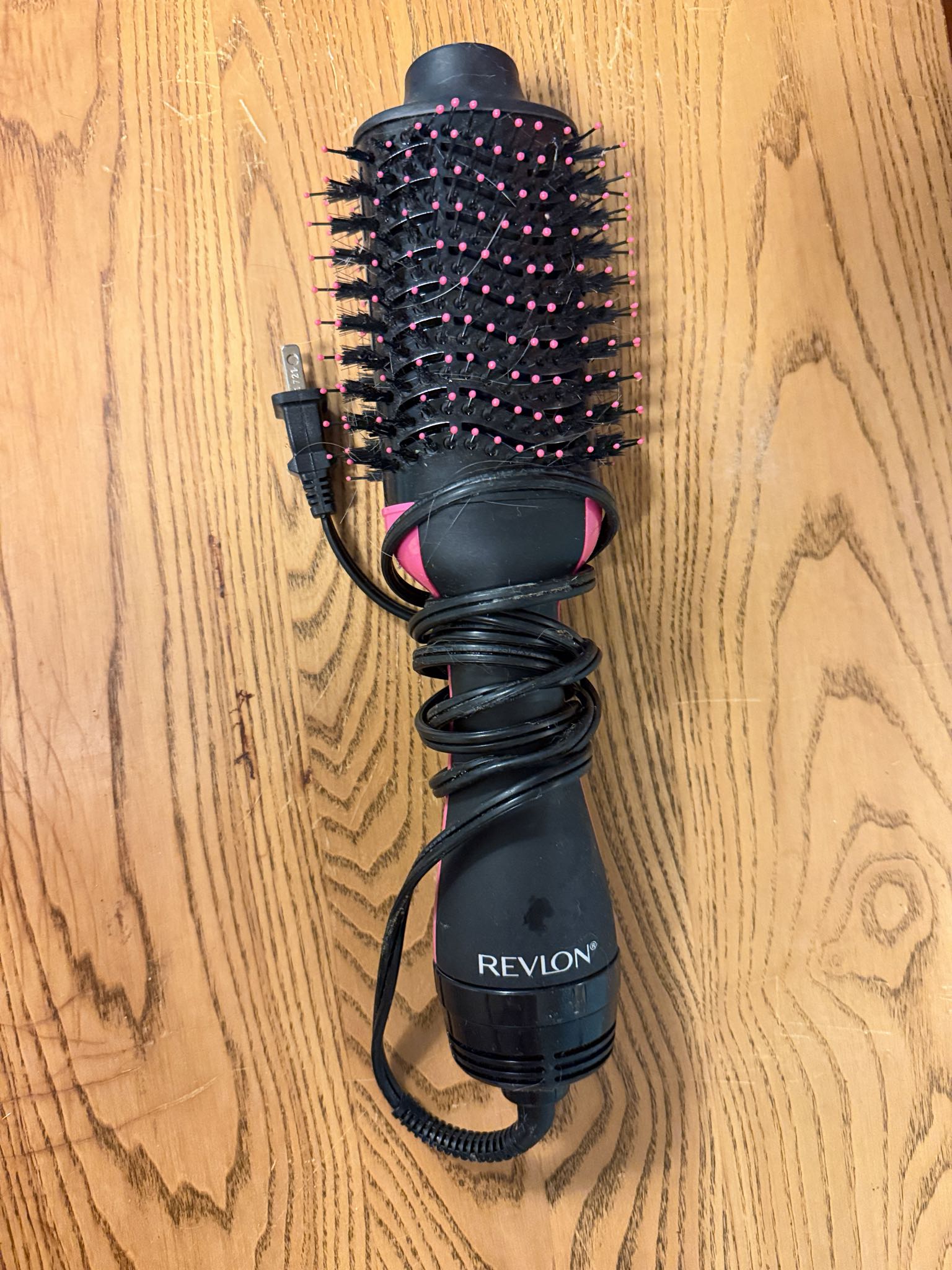 Revlon rotating hot air styling brush | Maxsold