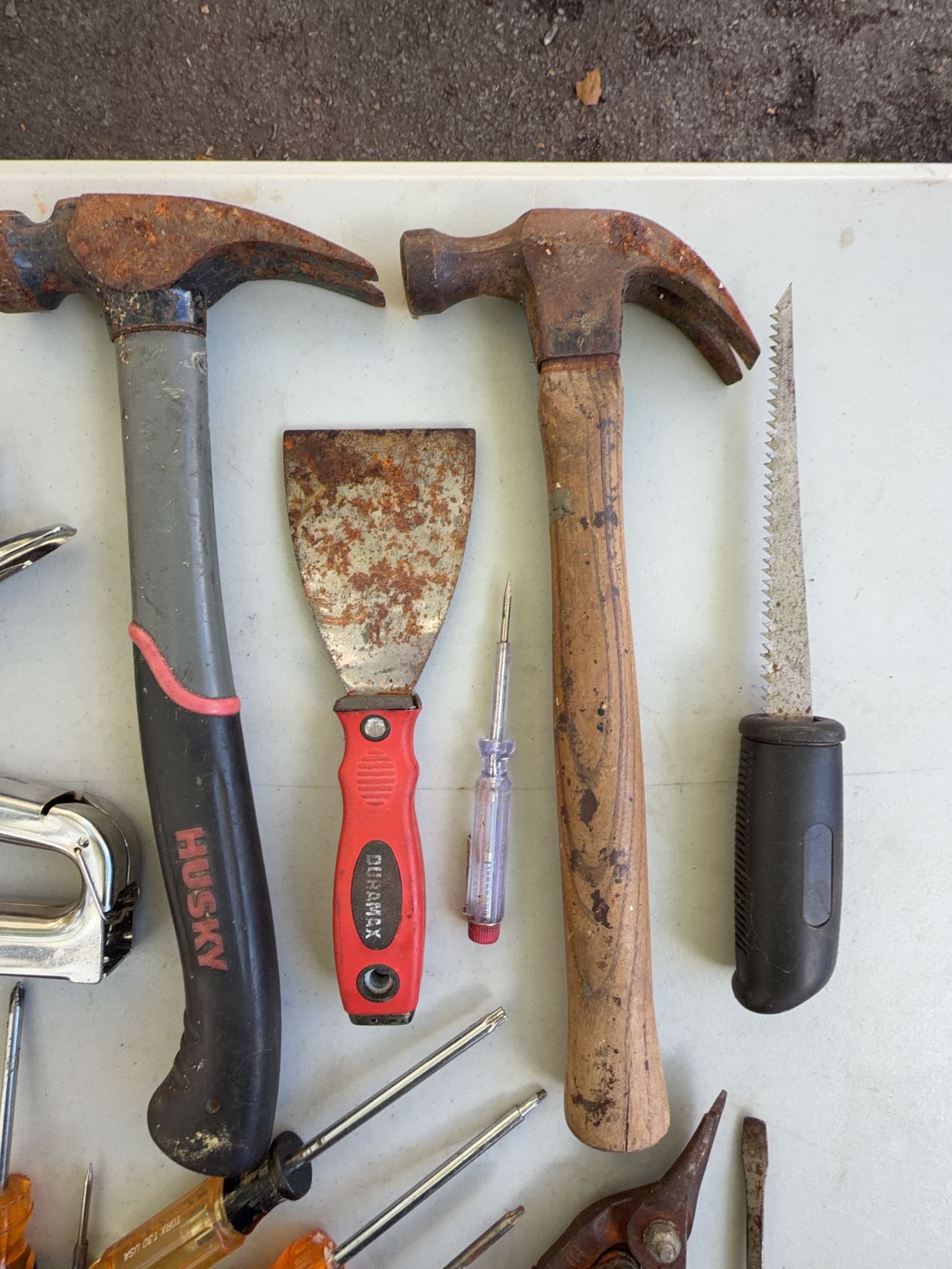 Lot of 20+ mixed hand tools | Maxsold