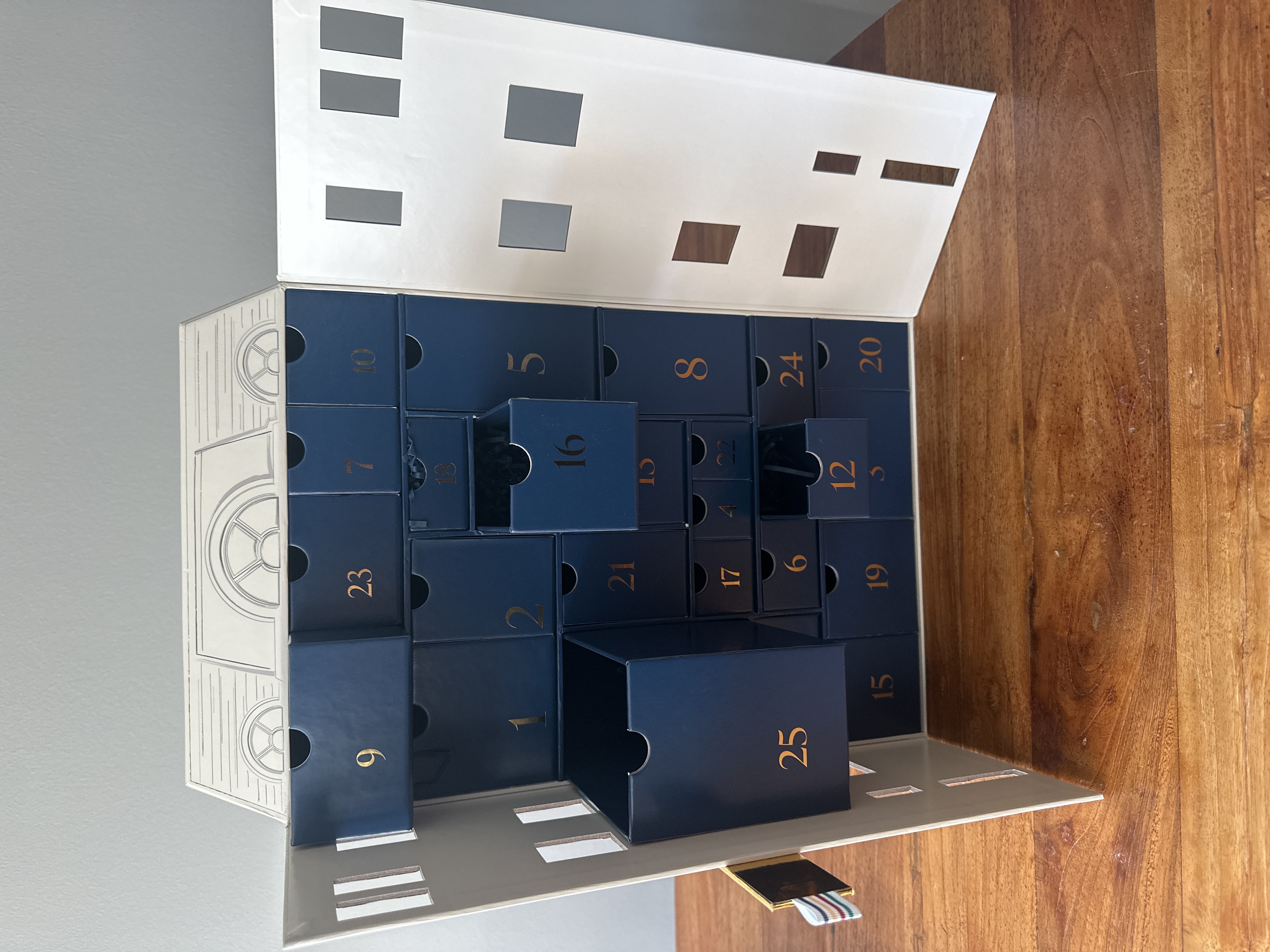 Hudson’s Bay 25-Day Beauty Advent Calendar Box | Maxsold
