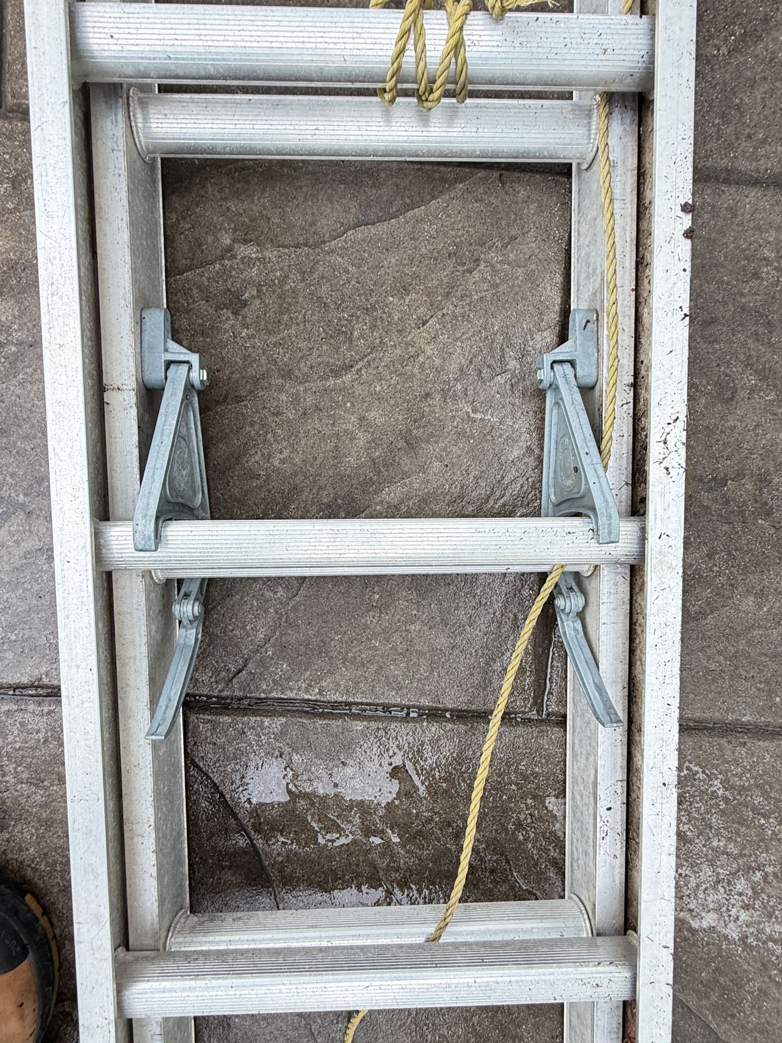 Lite Metal Products 20 ft Aluminum Extension Ladder | Maxsold