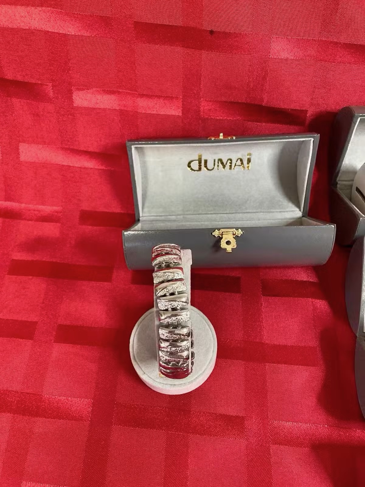 Dumai watch display cases, 10 pieces | Maxsold