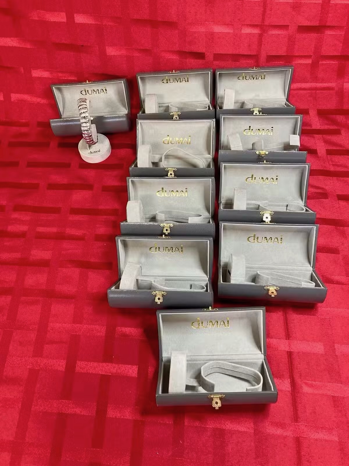 Dumai watch display cases, 10 pieces | Maxsold