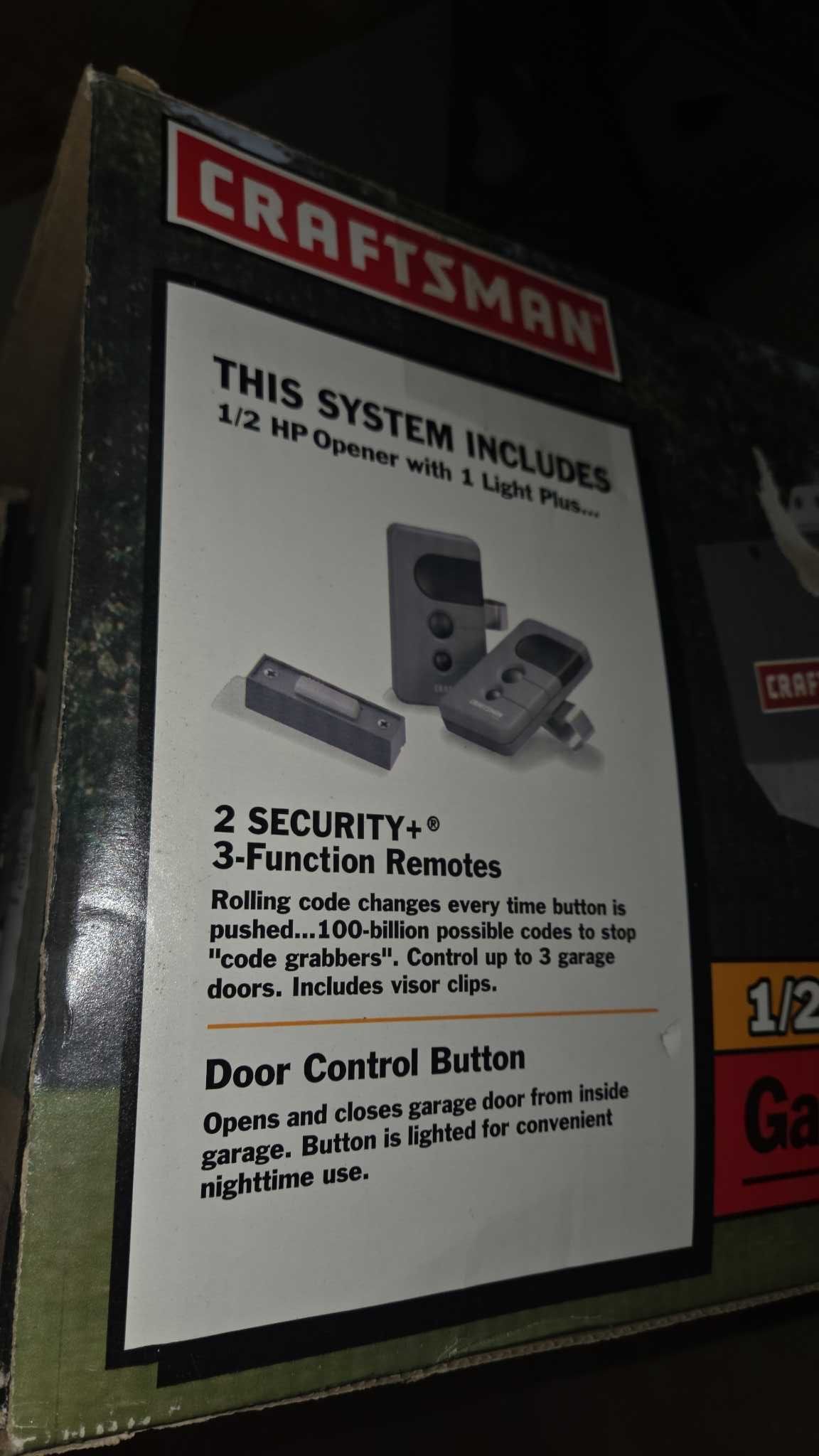 Craftsman 953910 1/2 HP Chain Drive Garage Door Opener System | Maxsold