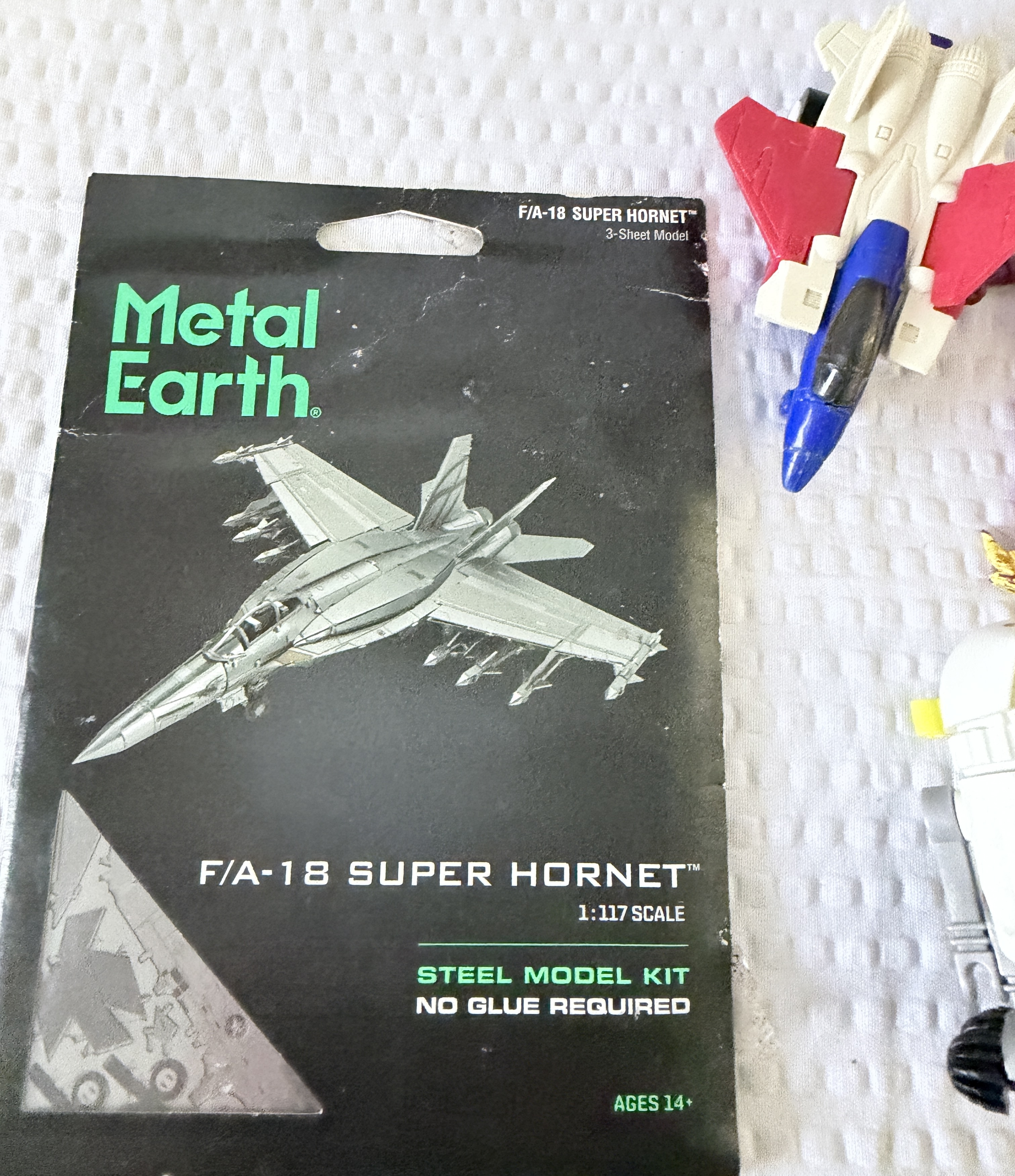 Metal Earth F/A-18 kit, Hardaway card, jet toy, robot, superhero ...