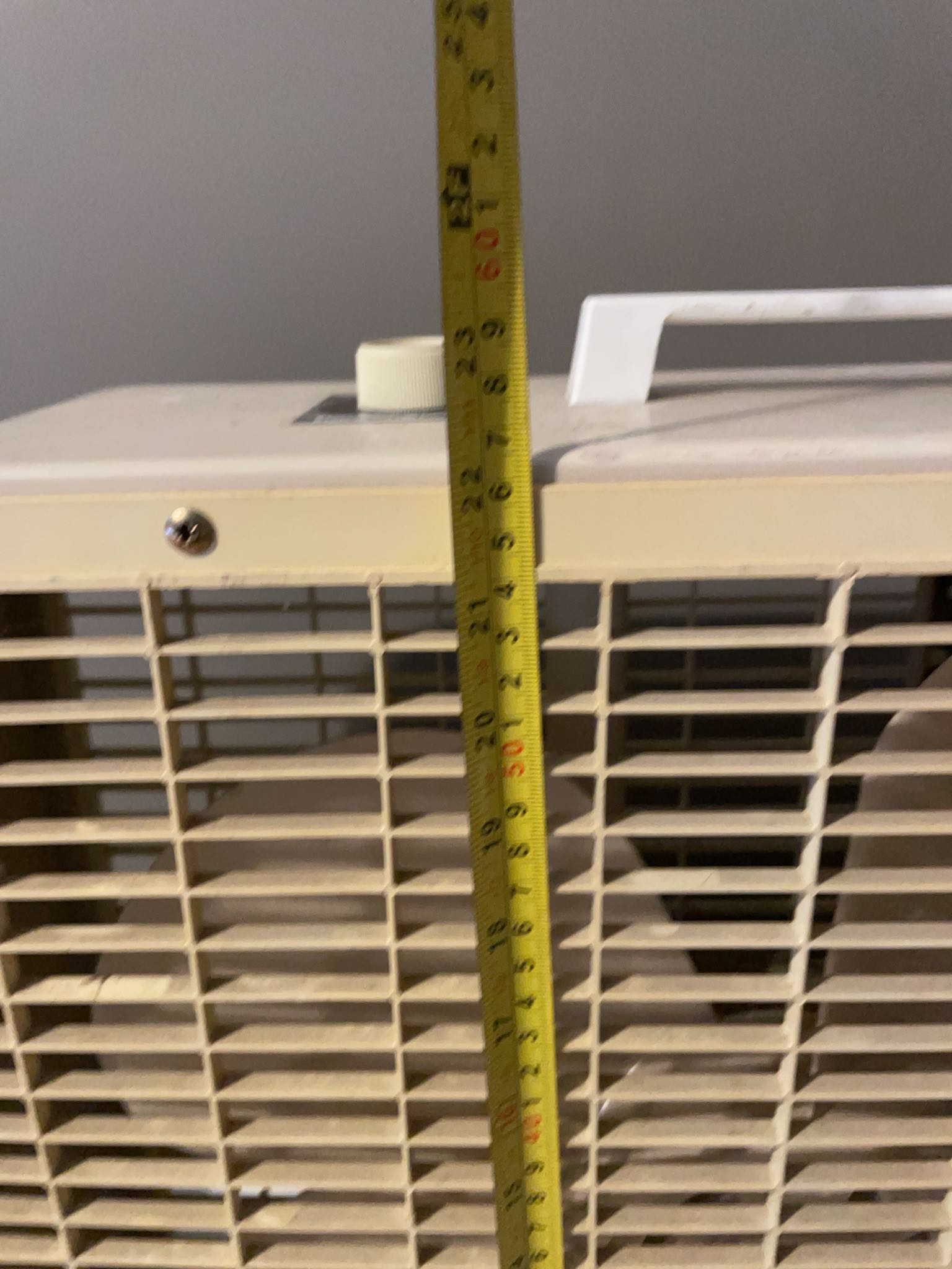 Lakewood 20-Inch Beige 3-Speed Box Fan | Maxsold