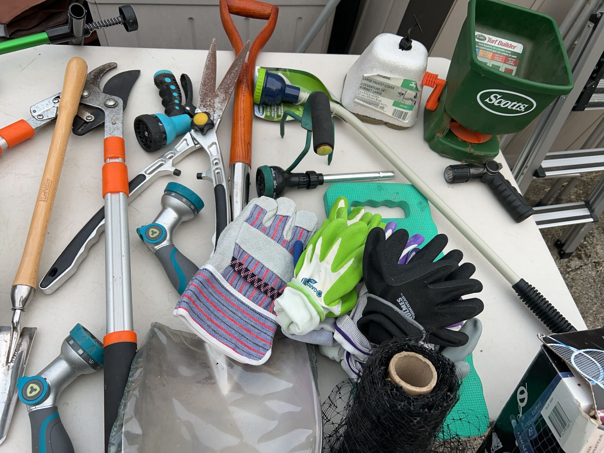 16+ Gardening Hand Tools, Bag & Accessories | Maxsold