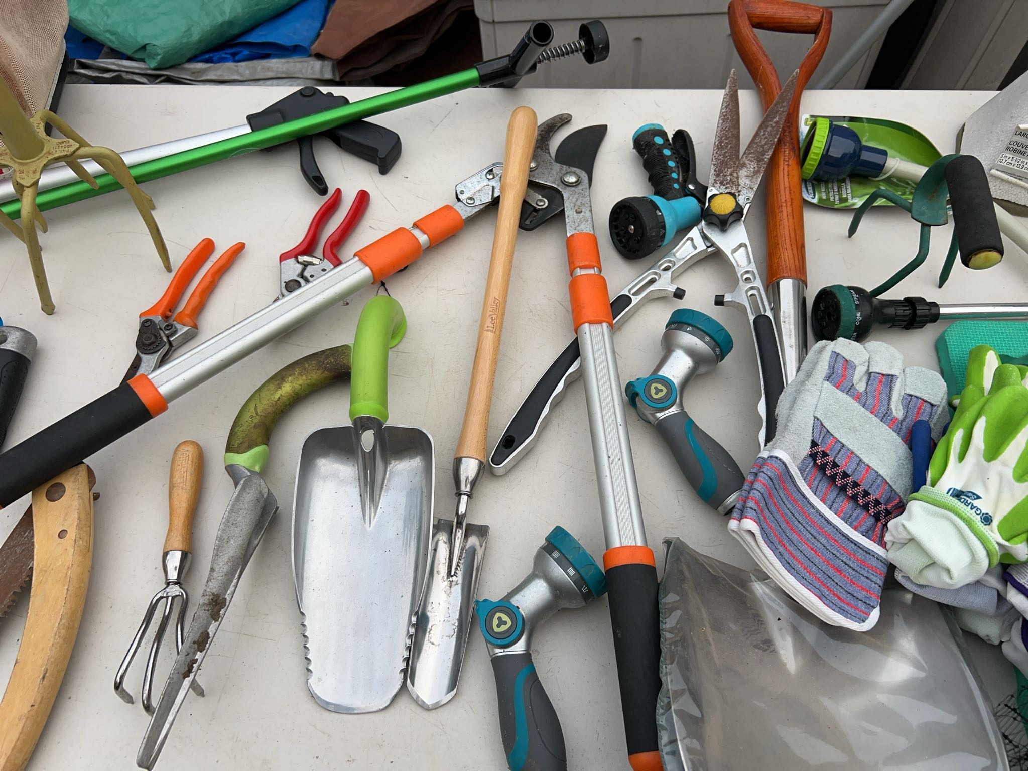 16+ Gardening Hand Tools, Bag & Accessories | Maxsold