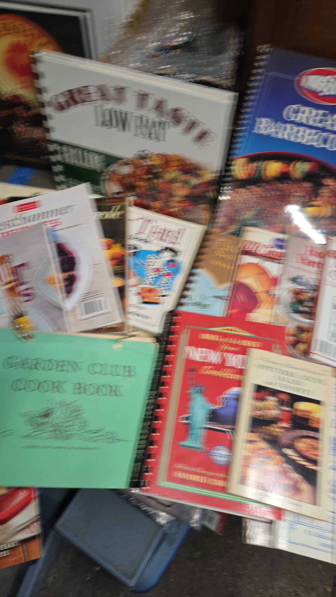 Cookbooks, Recipe Booklets and Magazines | Maxsold