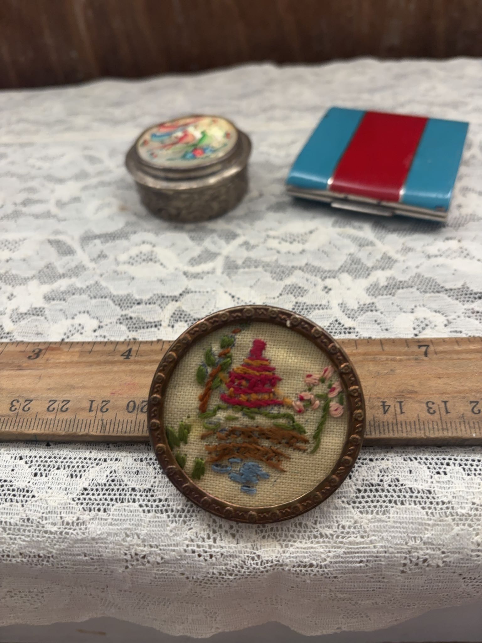 Vintage enamel compact, pill box and embroidered brooch | Maxsold