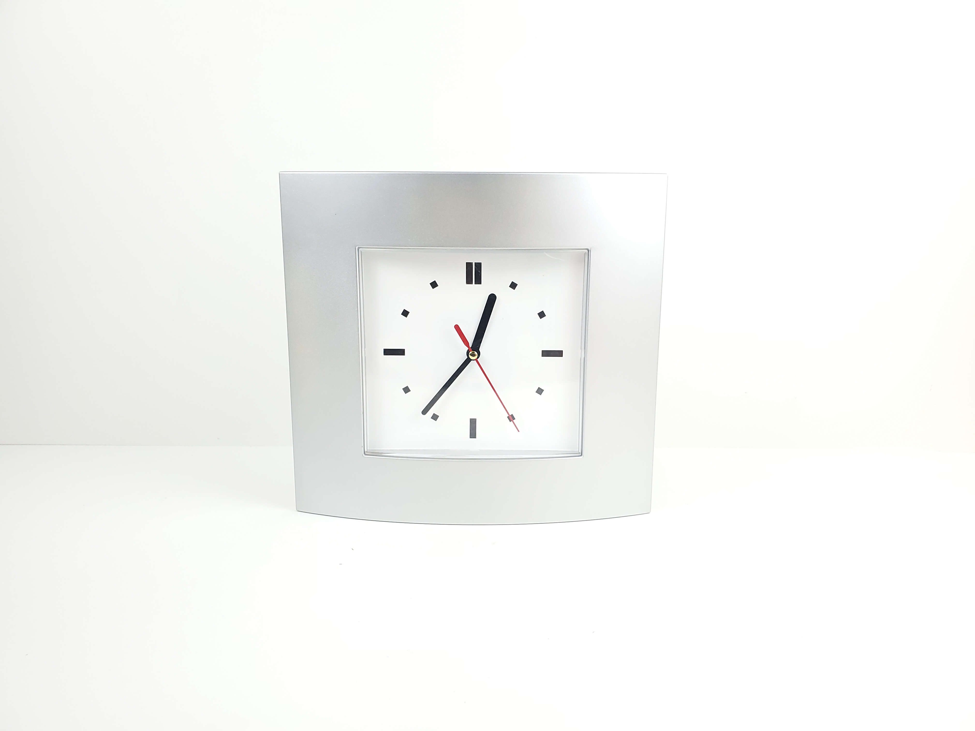 1999 IKEA Dragby quartz wall clock | Maxsold