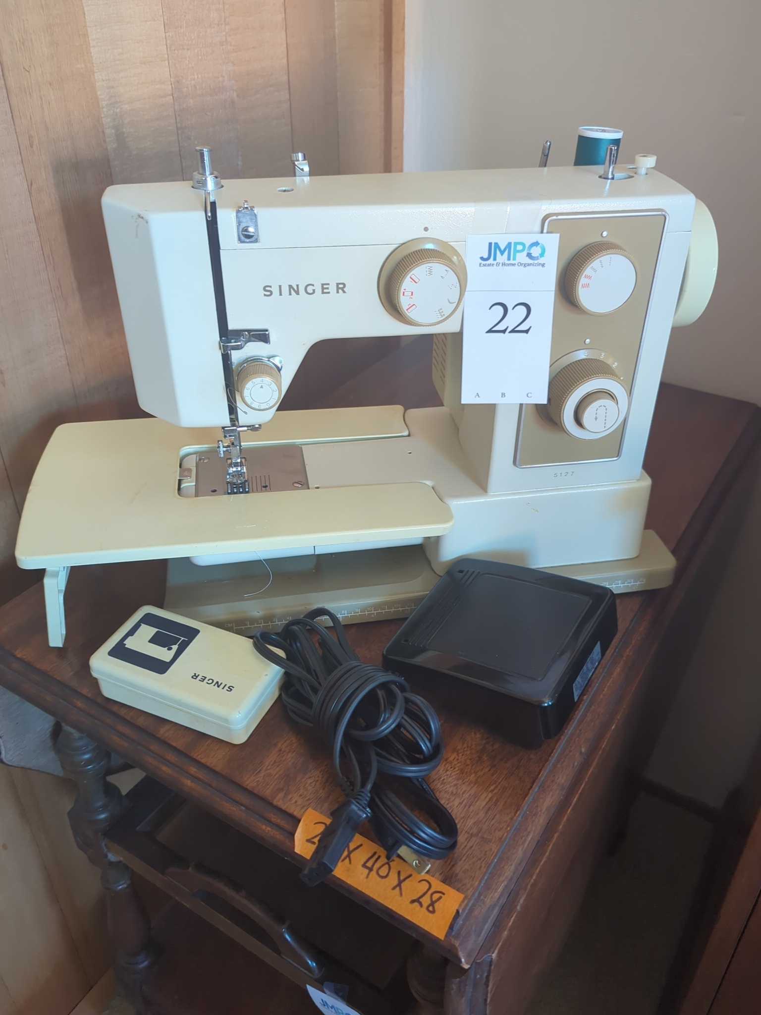 Singer 5127 mechanical sewing machine with case and accessories | Maxsold