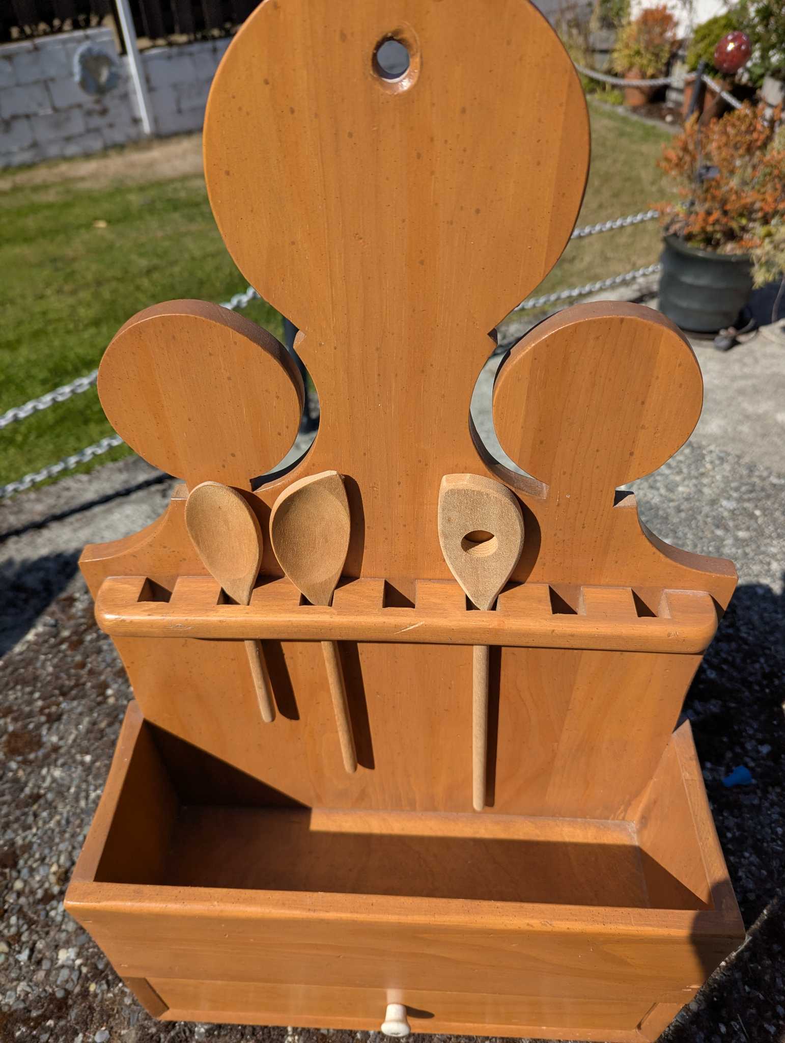 Wooden wall-mounted utensil rack with 3 spoons | Maxsold