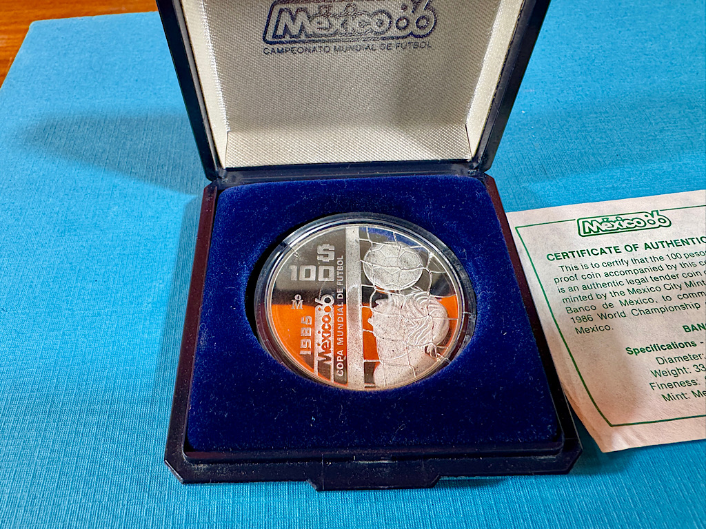 1986 FIFA World Cup Mexico 100 Pesos Silver Proof Coin in Case