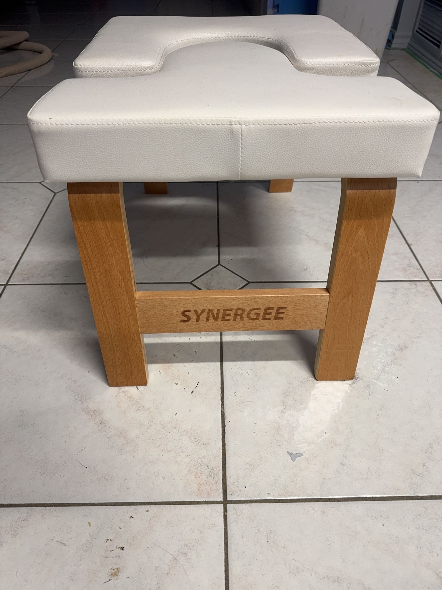 Synergee white wood headstand stool/bench | Maxsold
