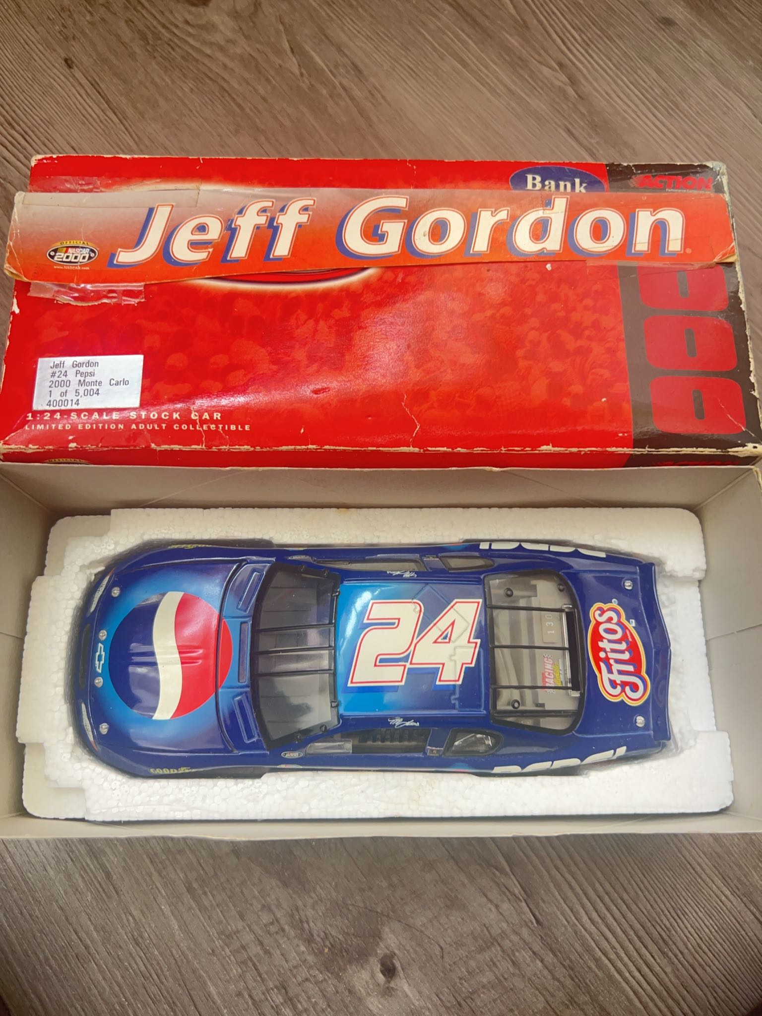 1:24 Jeff Gordon 2000 Monte Carlo Diecast Car | Maxsold