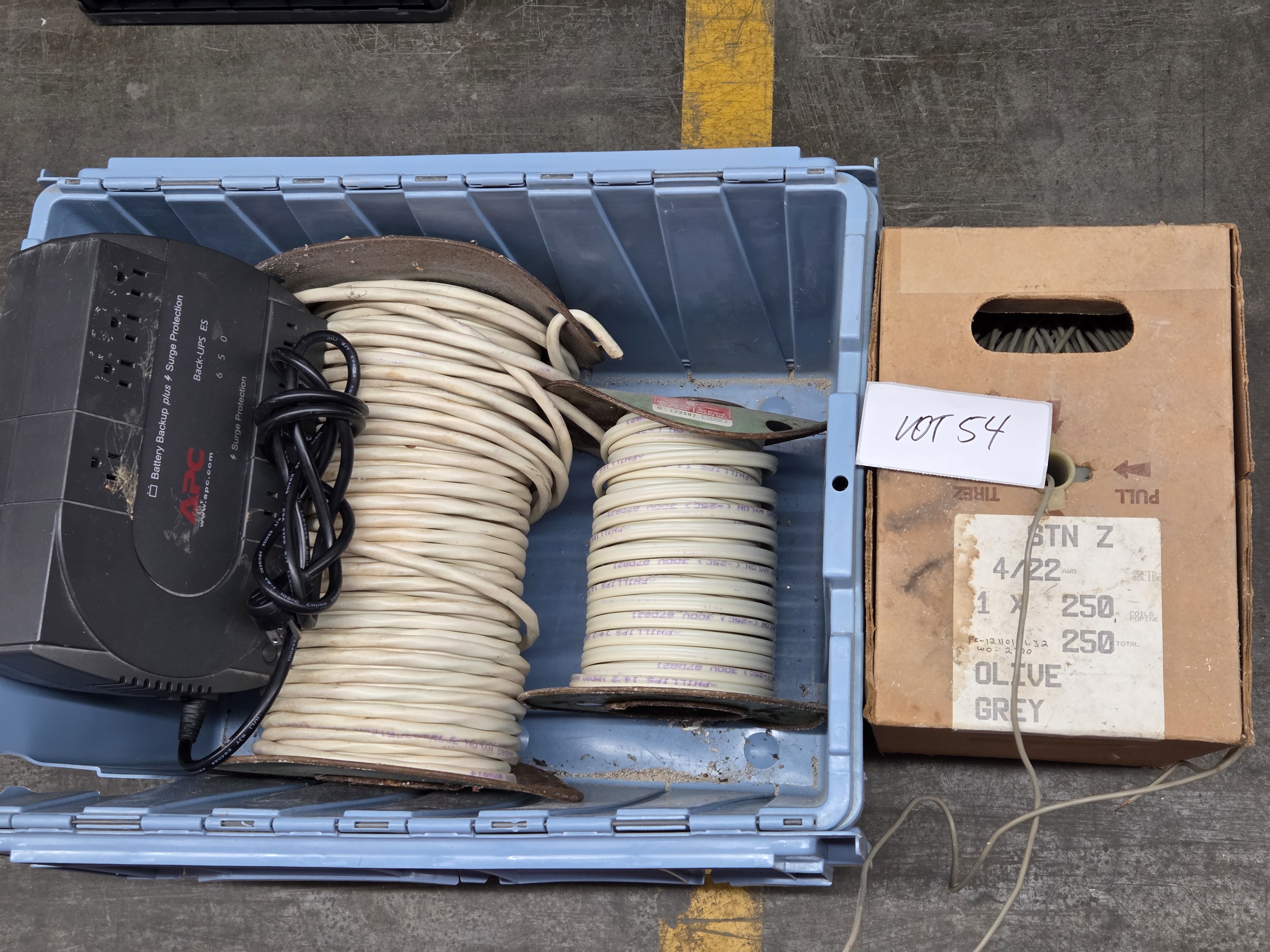 APC Back-UPS ES 650 With Three Wire Spools | Maxsold