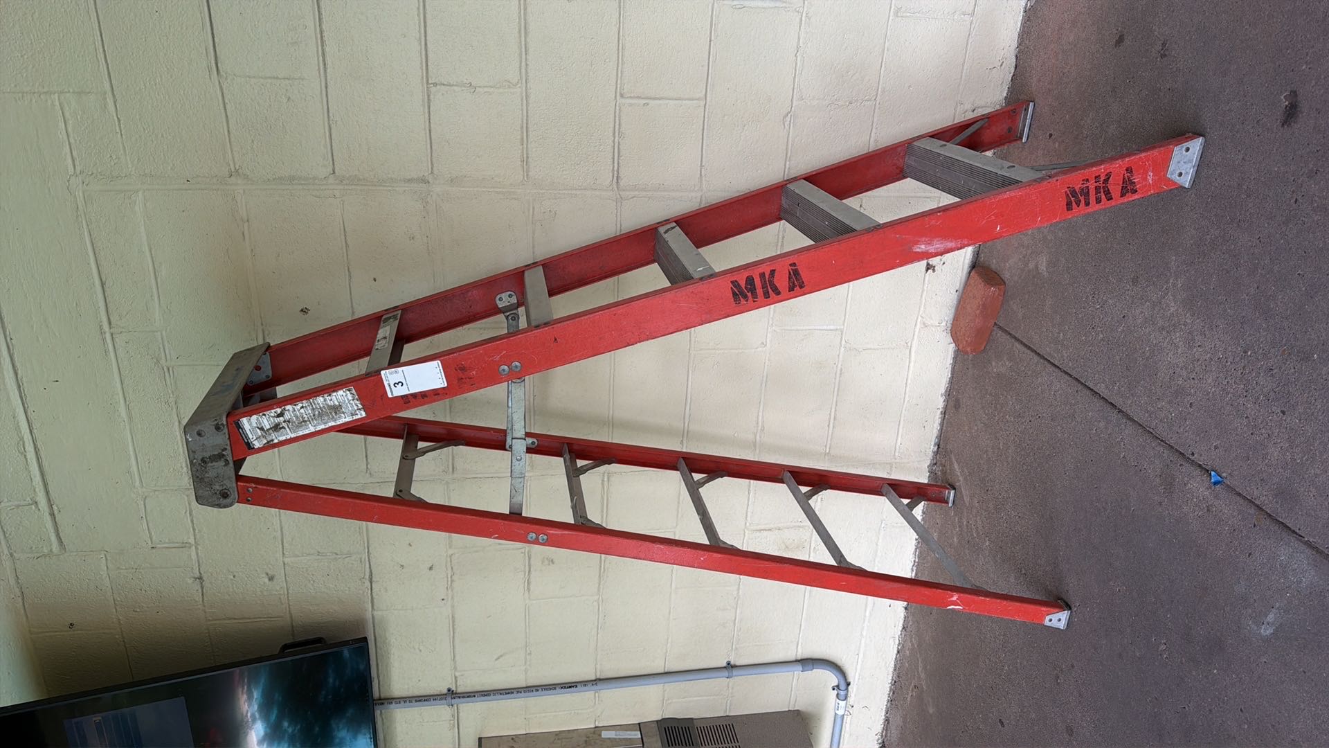 Louisville 6 ft Fiberglass Step Ladder | Maxsold