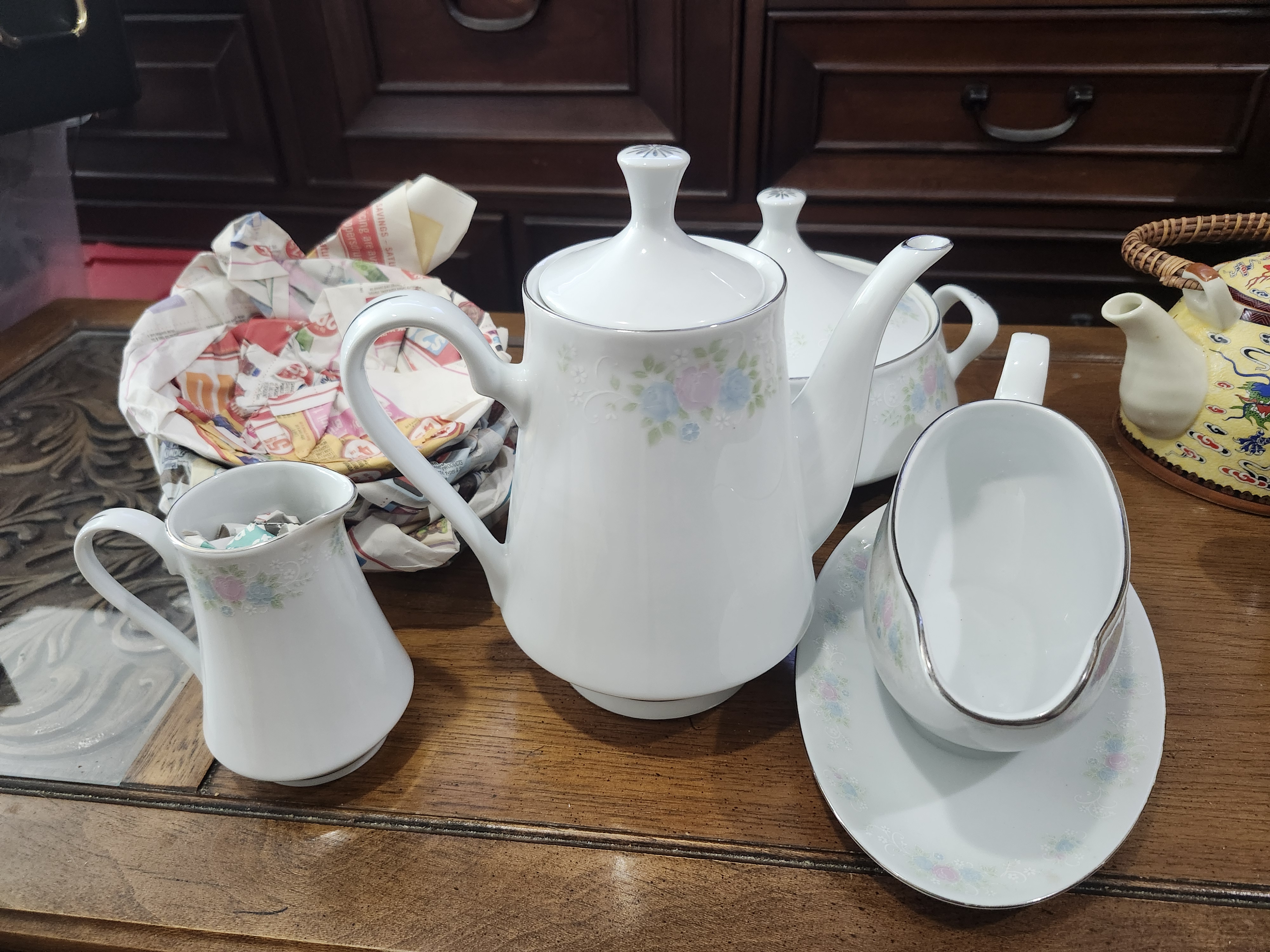 China Garden Prestige porcelain tea and dinnerware | Maxsold
