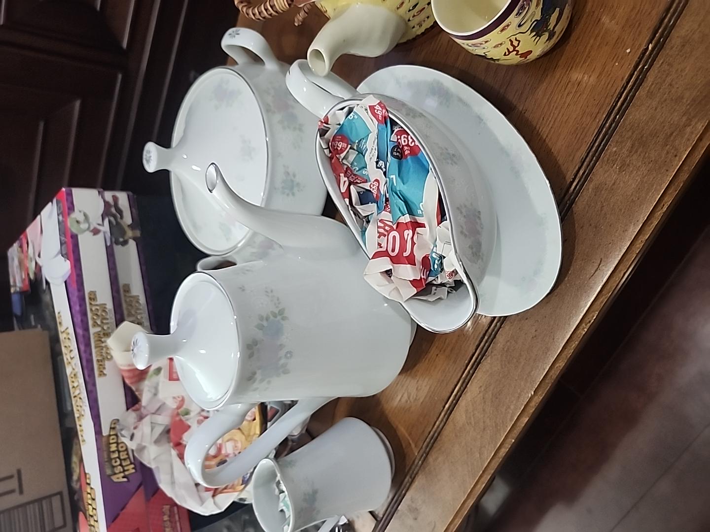 China Garden Prestige porcelain tea and dinnerware | Maxsold