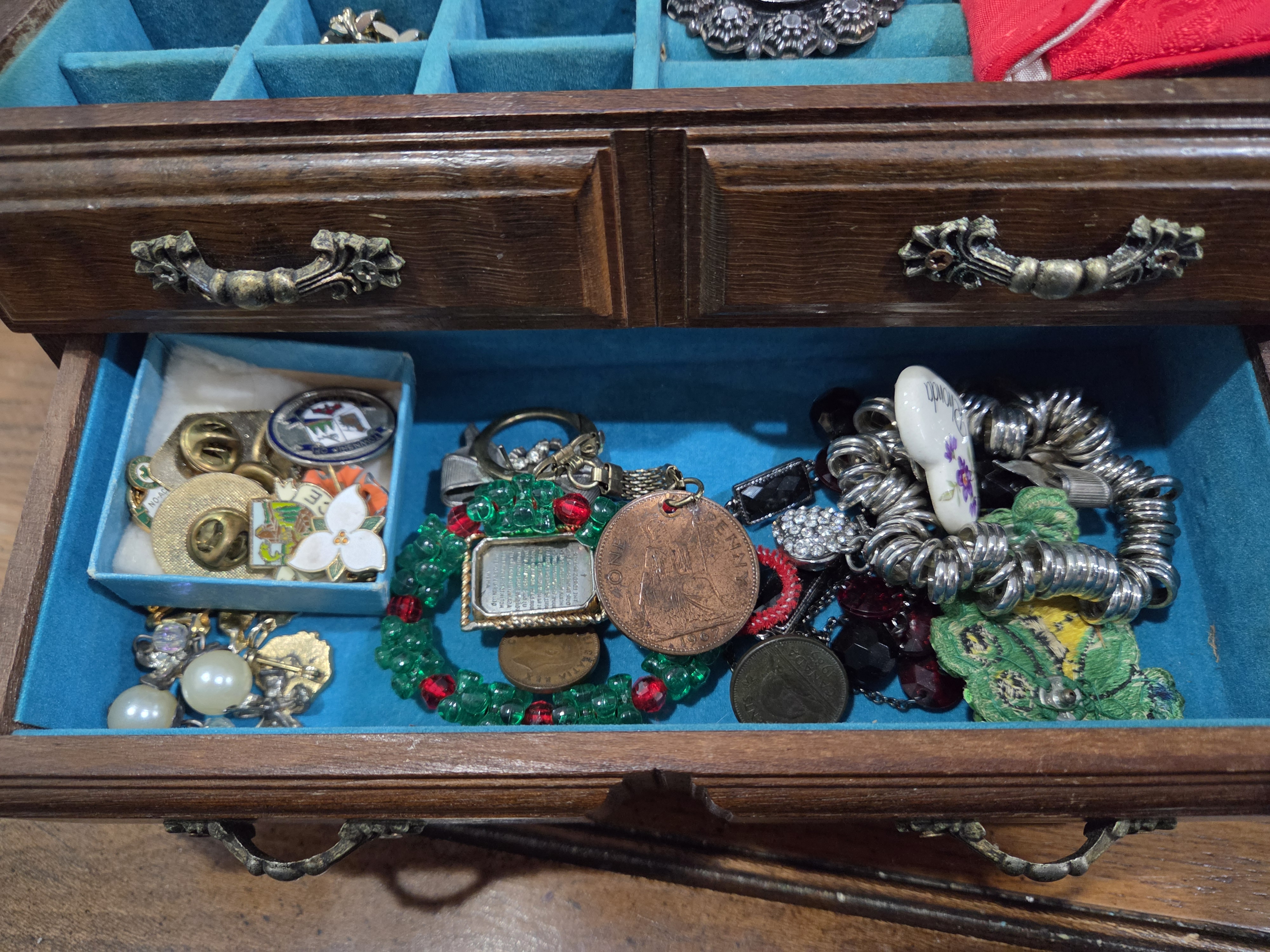 Wood jewelry box with costume jewelry | Maxsold