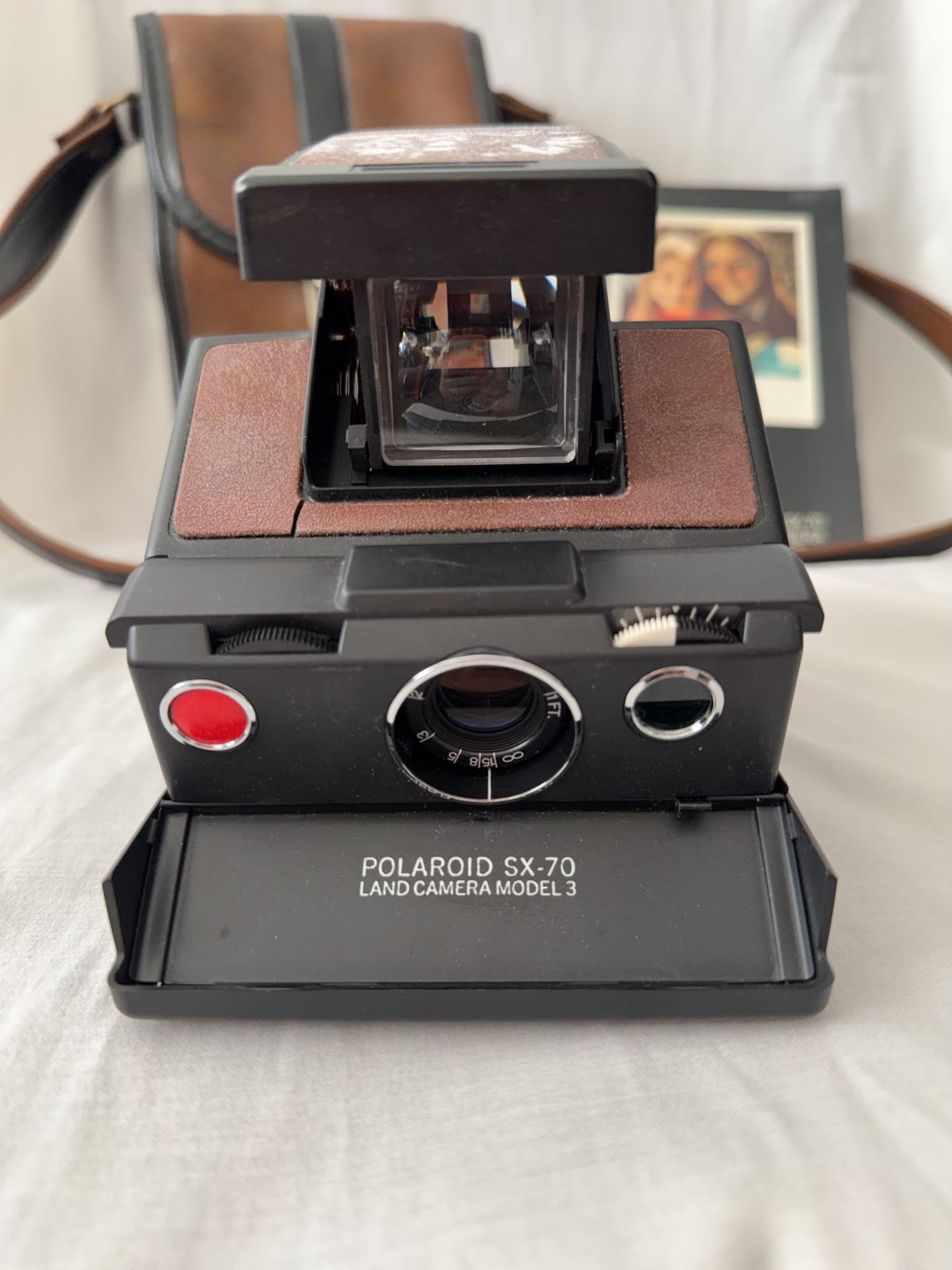 Polaroid SX-70 Land Camera Model 3 with case | Maxsold