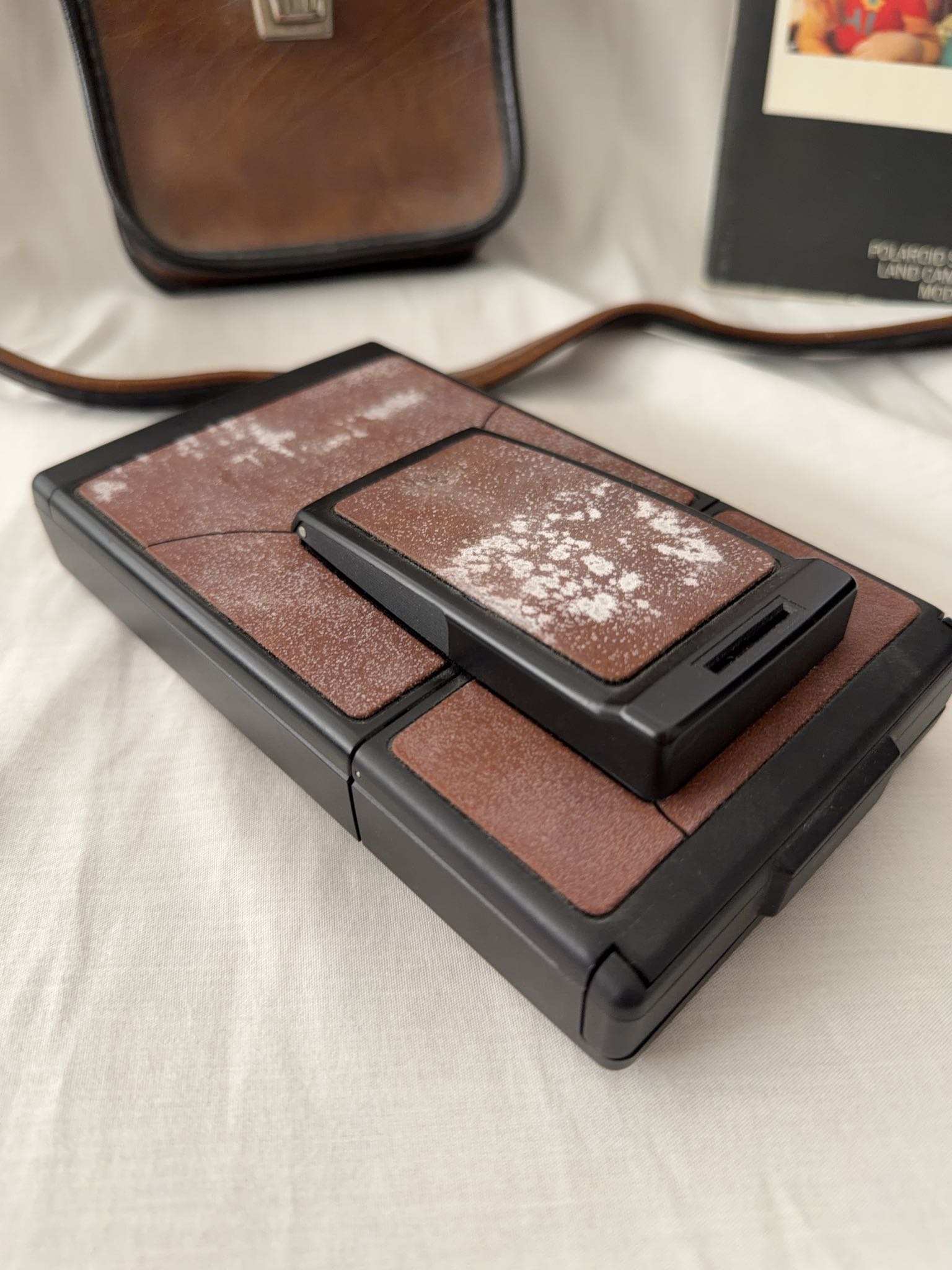 Polaroid SX-70 Land Camera Model 3 with case | Maxsold