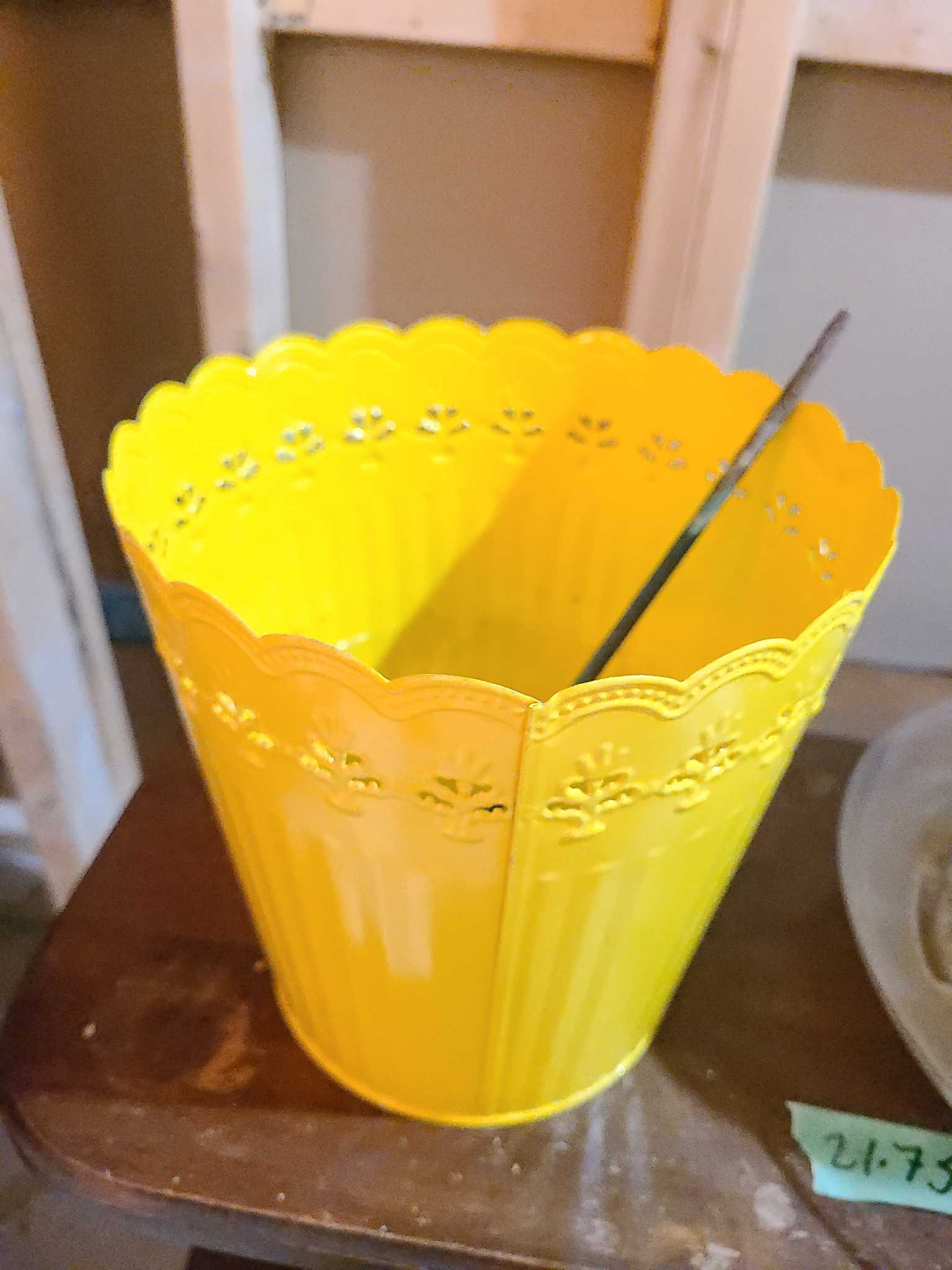 Mixed metal and plastic planters | Maxsold