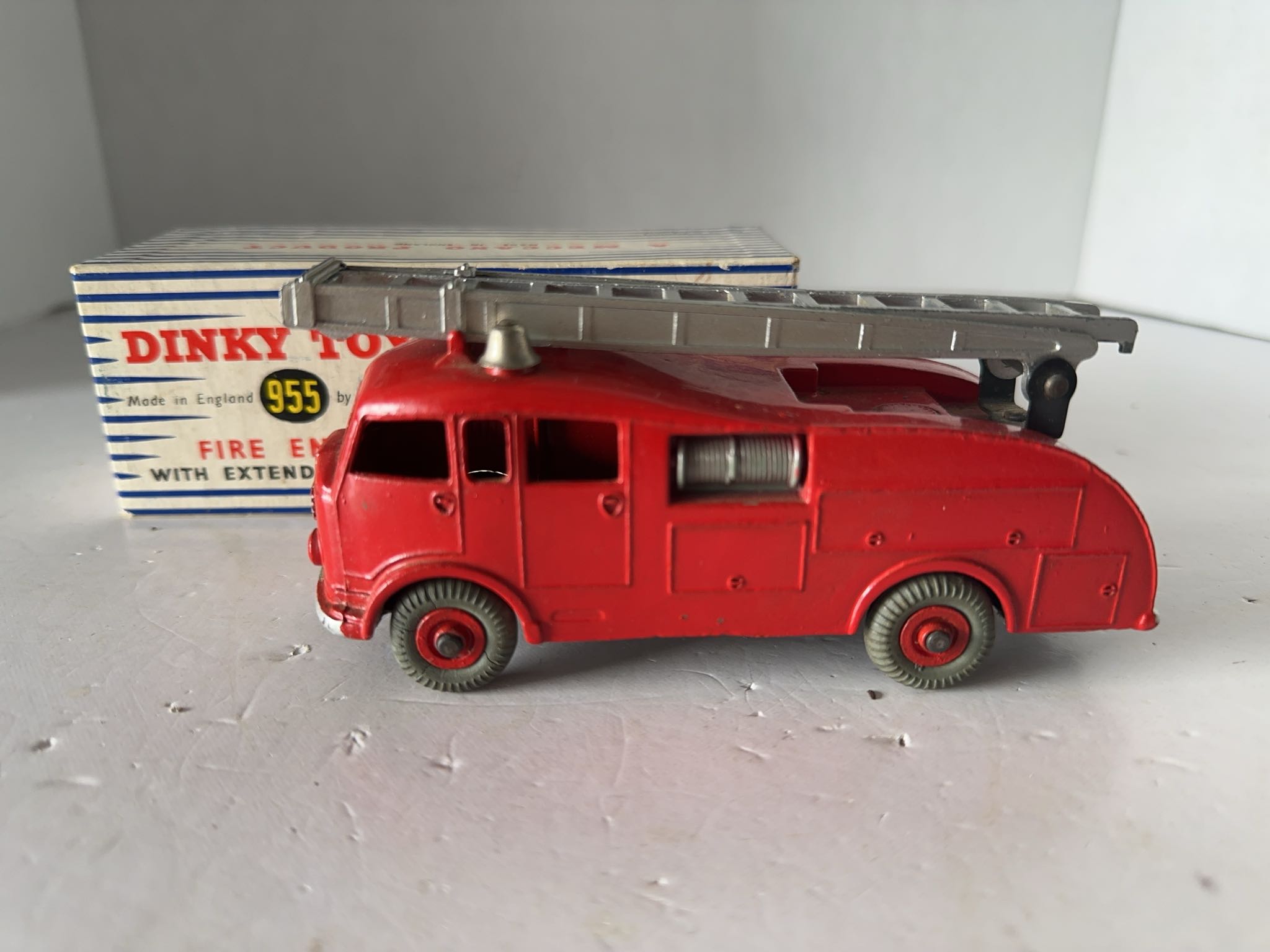 Dinky Toys 955 diecast fire engine in box | Maxsold
