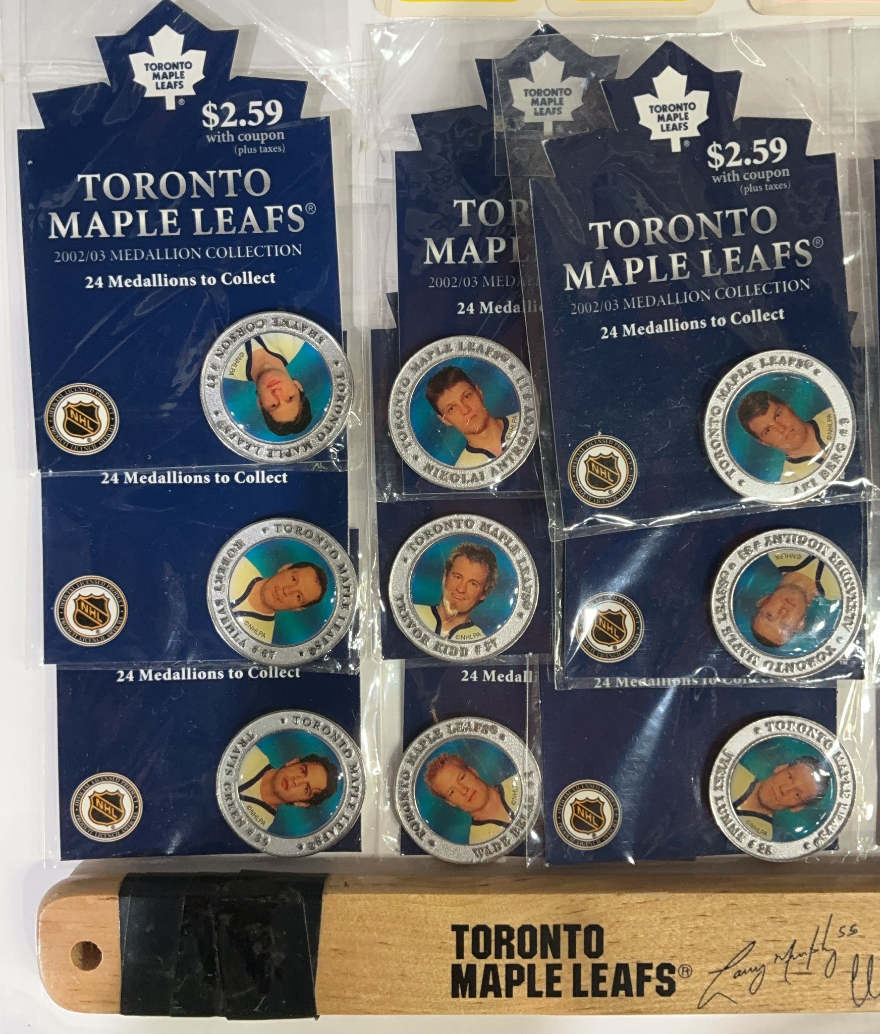 Toronto Maple Leafs collectibles lot | Maxsold