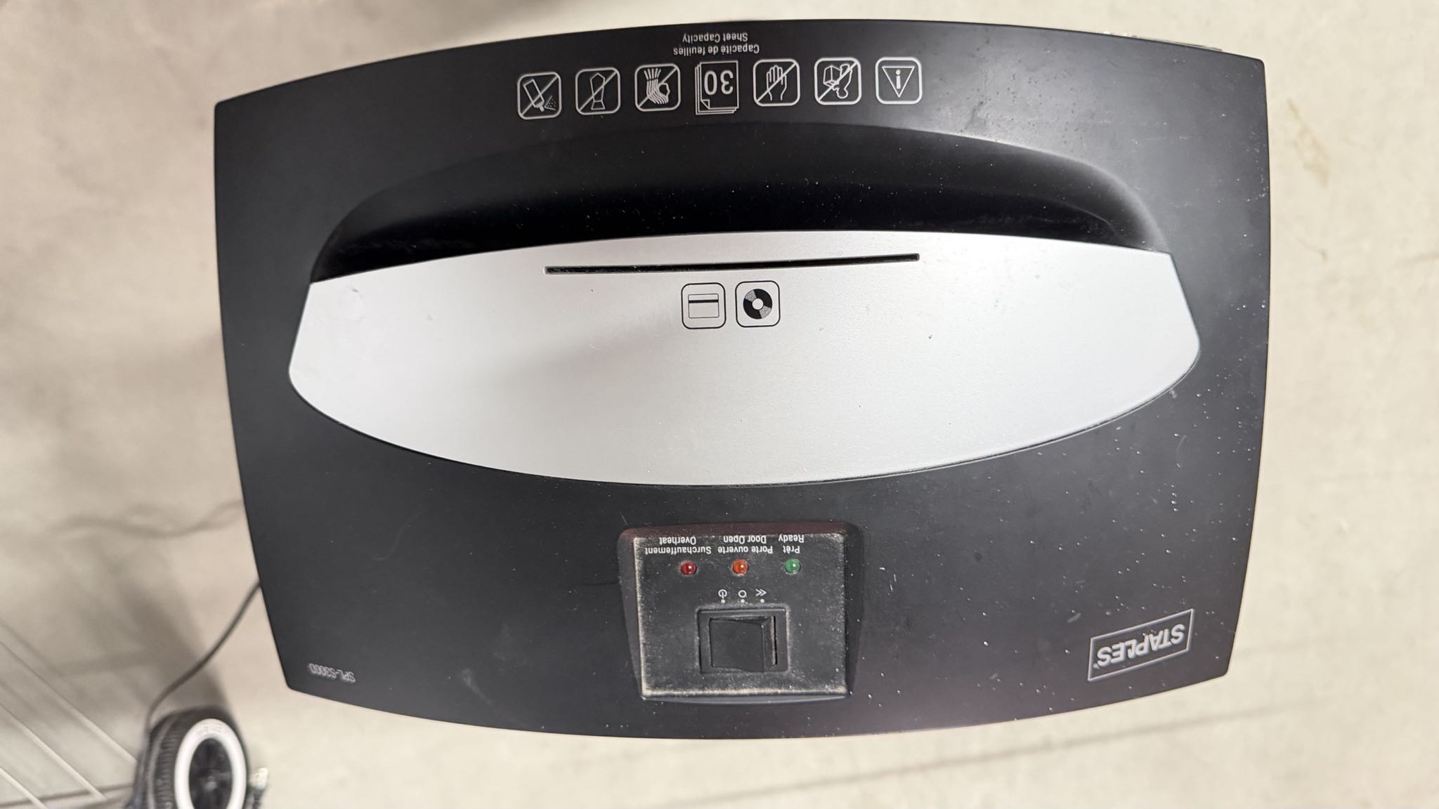 Staples SPL-S300D Cross-Cut Shredder | Maxsold