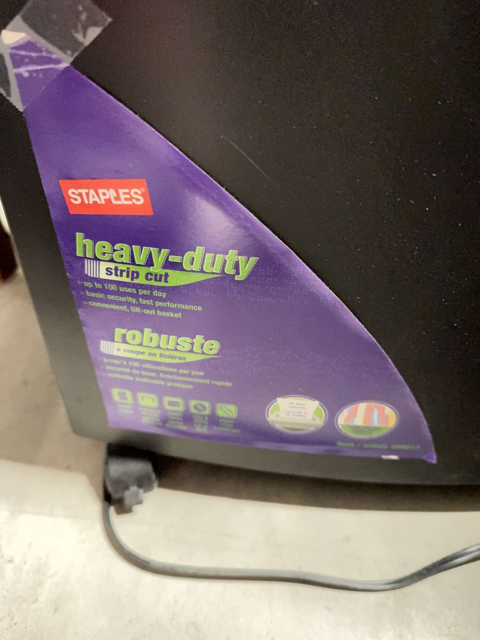 Staples SPL-S300D Cross-Cut Shredder | Maxsold