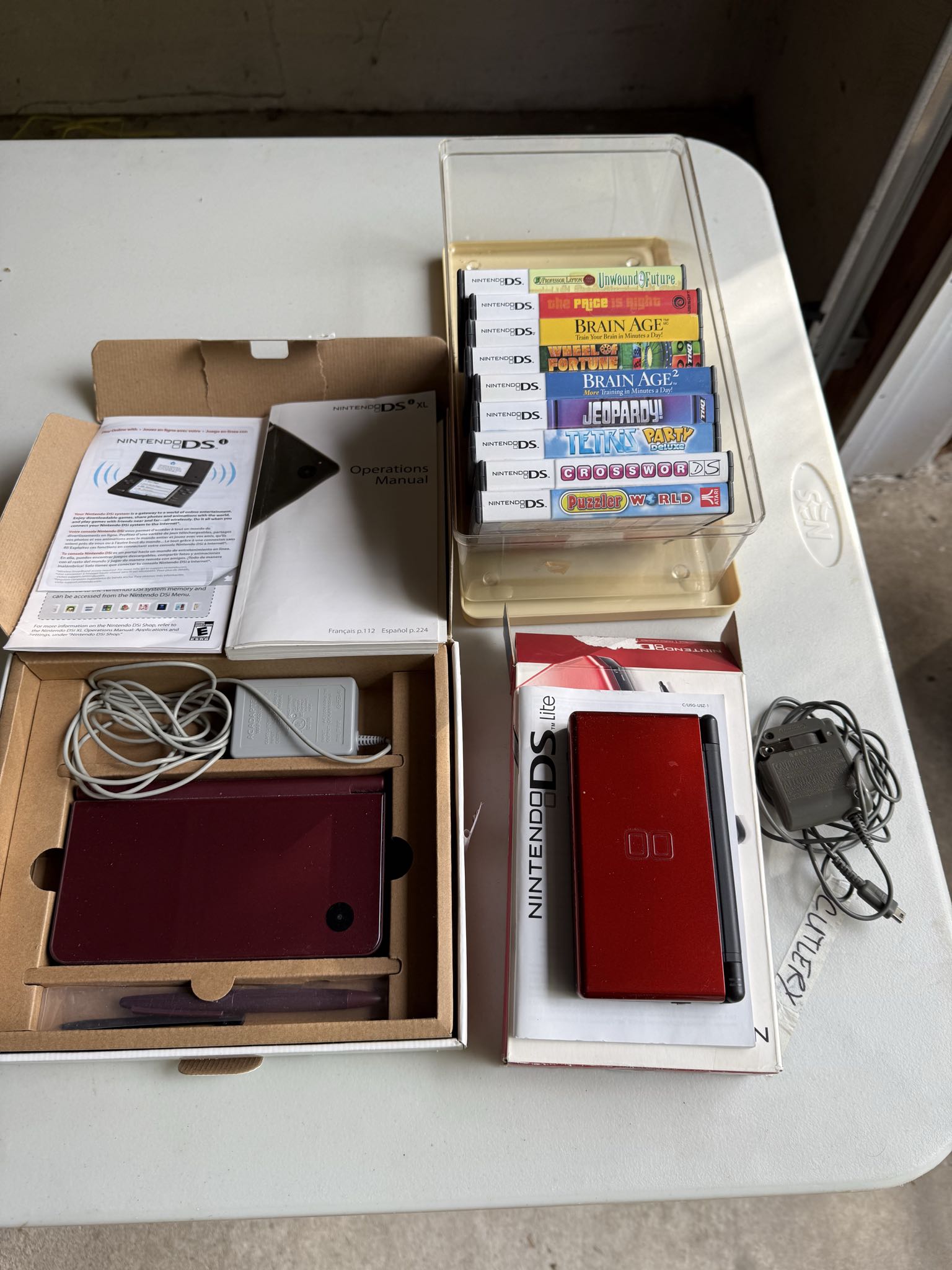 Nintendo DS consoles, games, chargers, movie tapes | Maxsold