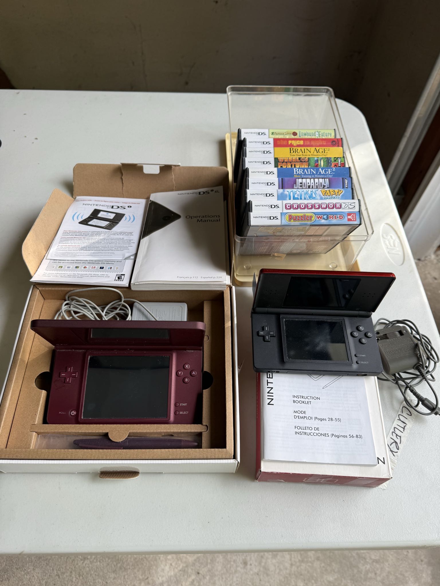 Nintendo DS consoles, games, chargers, movie tapes | Maxsold