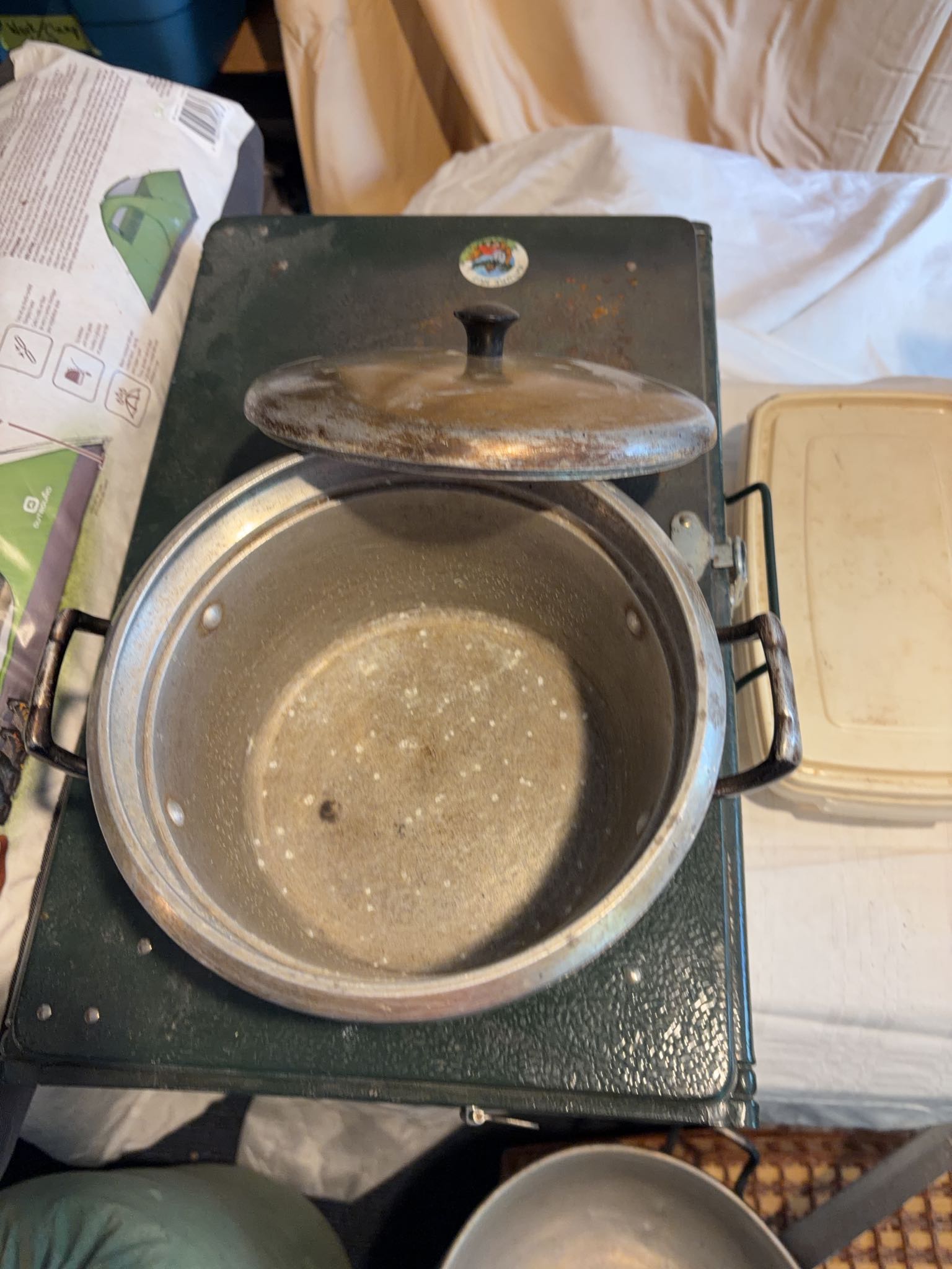 Camping cookware, stove, lantern and gear | Maxsold