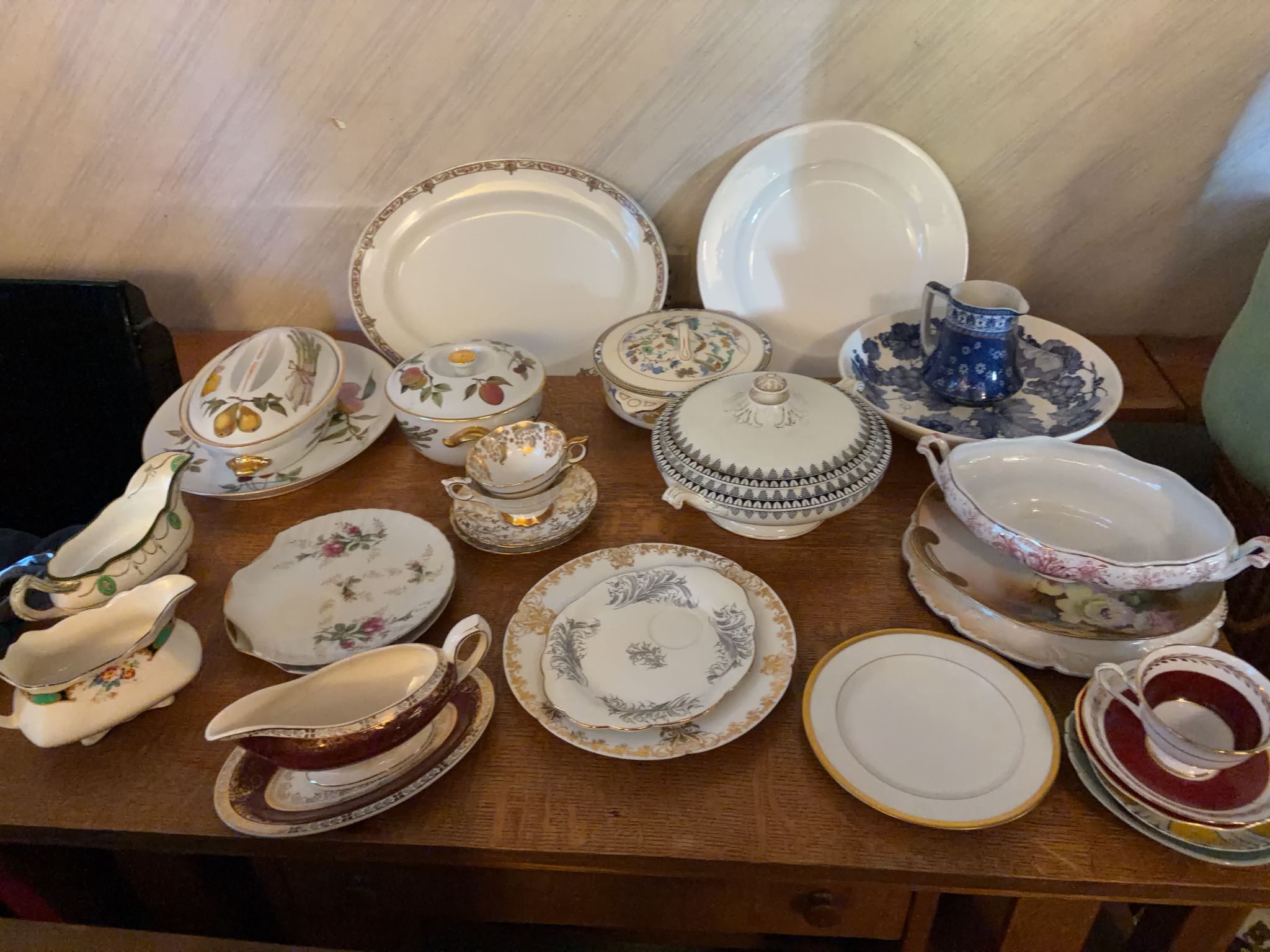 Mixed Bone China & Porcelain Dinnerware 20+ Pieces | Maxsold
