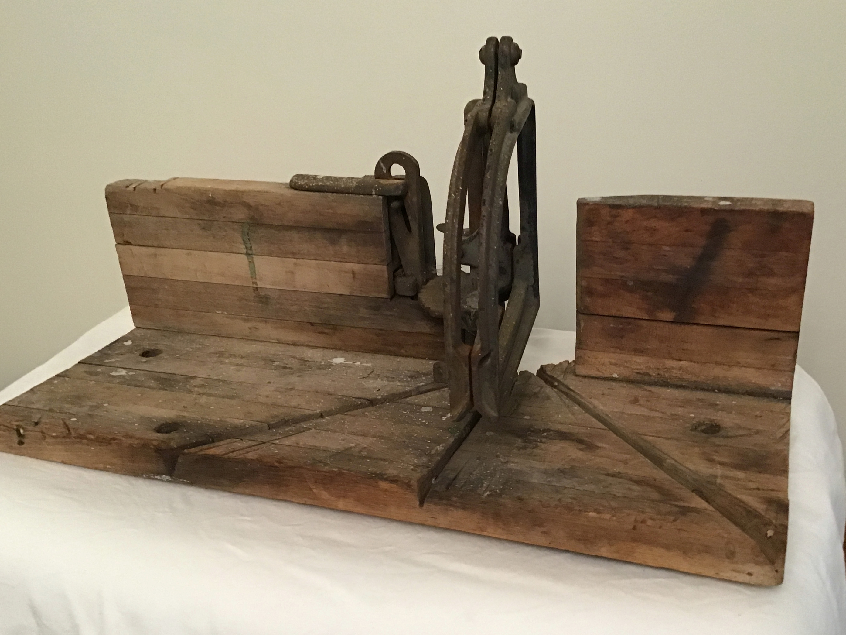 Antique wooden miter box with cast-iron saw guide | Maxsold