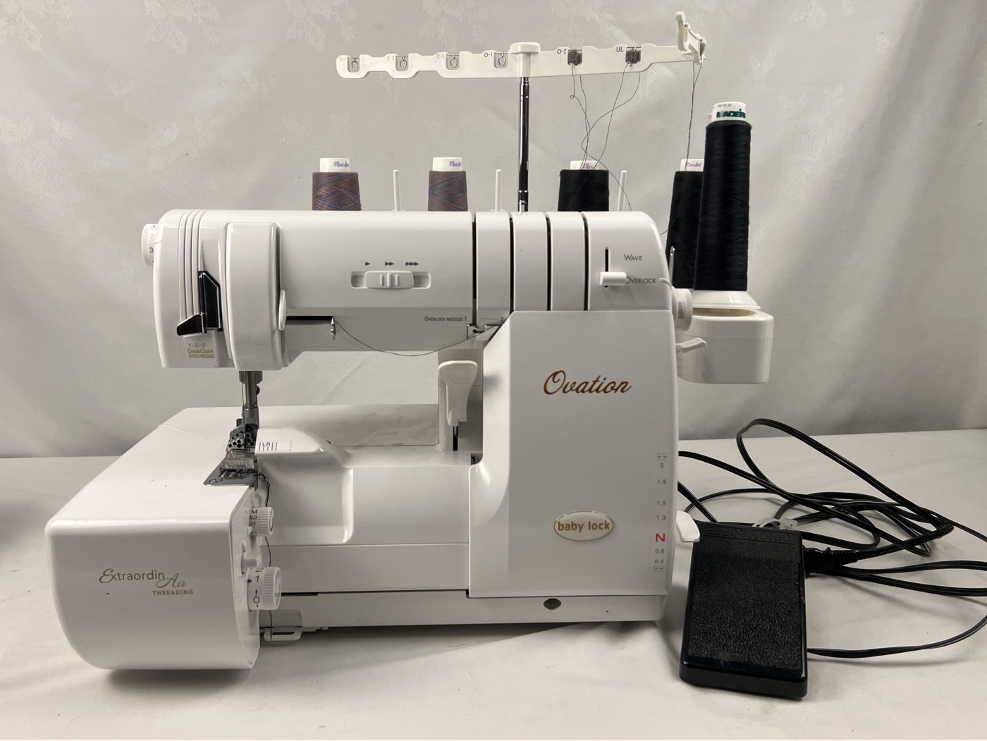 Baby Lock Ovation BLES8 8-Thread Serger | Maxsold